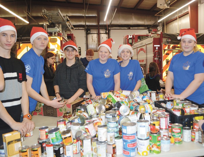Santa-Hats-at-Food-Hampers